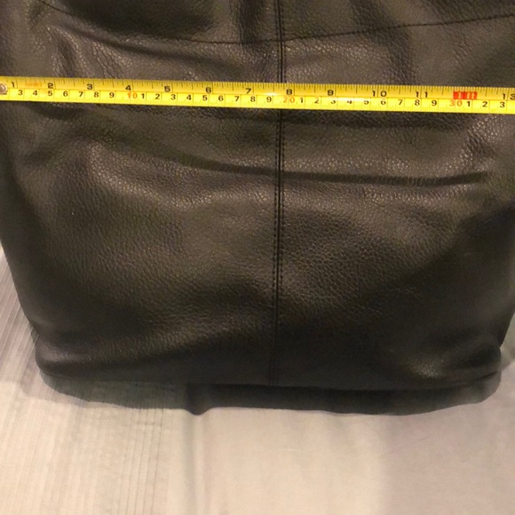 REDUCED💥Banana Republic Black Leather Bucket Bag - Picture 6 of 7